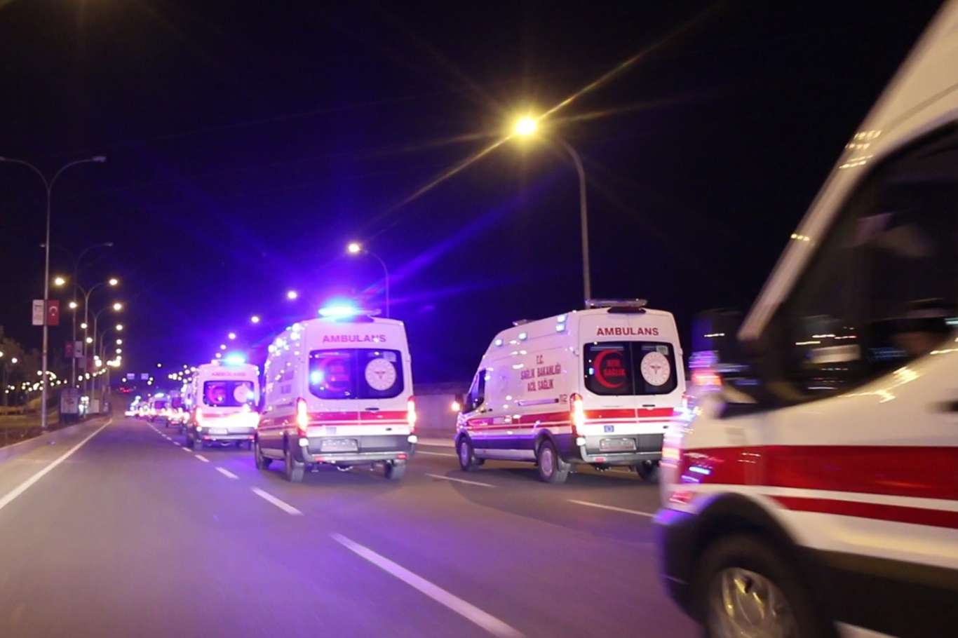 Şanlıurfa'da siren açarak halkı tedirgin eden ambulans şoförlerine soruşturma açıldı Şanlıurfa'da siren açarak halkı tedirgin eden ambulans şoförlerine soruşturma açıldı